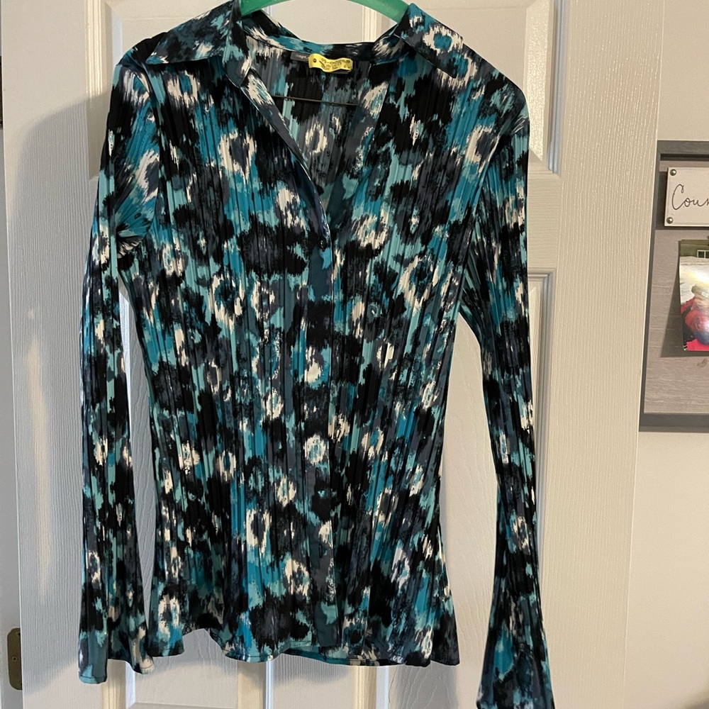Beautiful long sleeve blouse. Button down front. Excellent condition